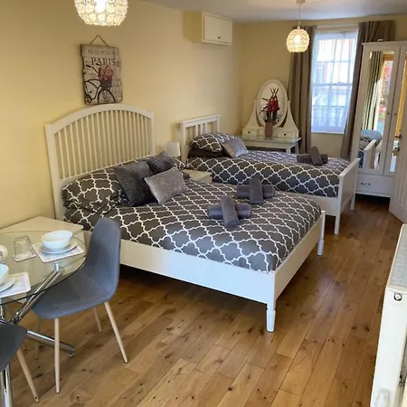 Ashton Gate Mews B&B 브리스틀