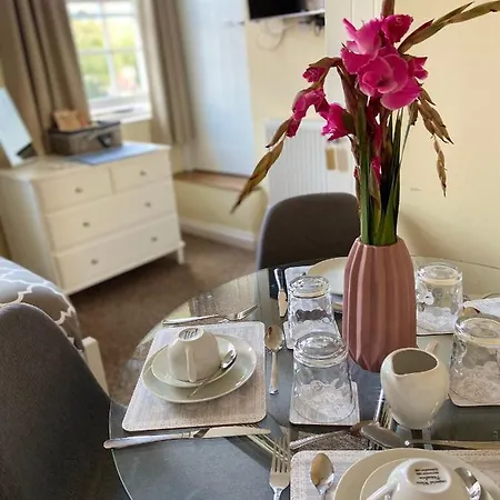 Ashton Gate Mews Bed and Breakfast